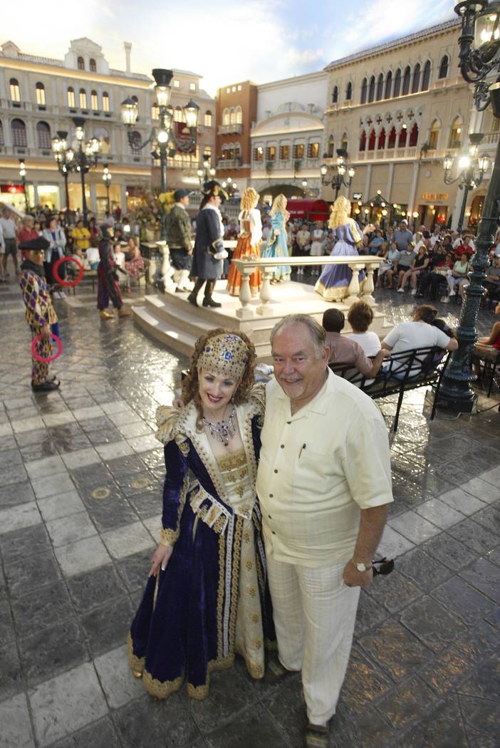 Robin Leach poses with Suzanne Farace, "Duchess of Venis Donna Lucrezia," at St. Mark's Square inside The Venetian, July 22, 2004. (Clint Karlsen/Las Vegas Review-Journal)