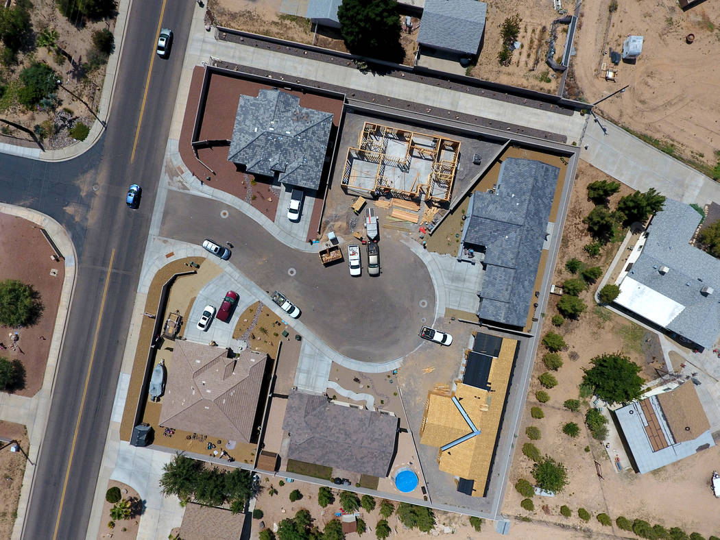 Aerial view of a cul-de-sac off Southern Avenue in Kingman, Ariz. where new homes are under construction on Friday, August 17, 2018. Michael Quine Las Vegas Review-Journal @Vegas88s