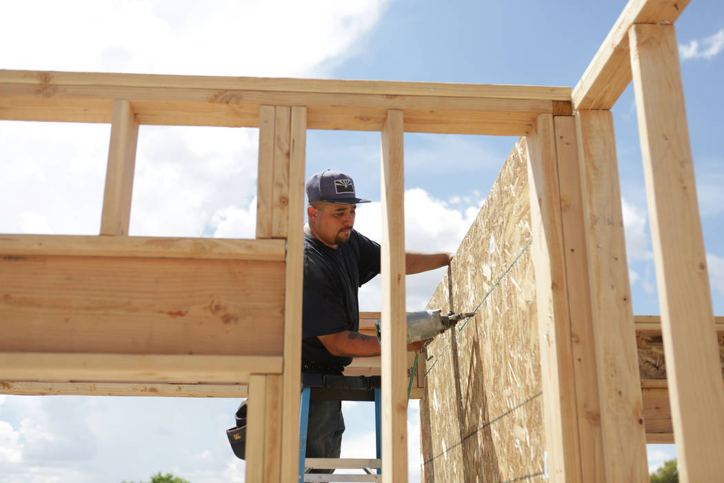 Daniel Martinez of Golden Valley, Ariz. works on the construction of a home in Kingman, Ariz. on Friday, August 17, 2018. Michael Quine Las Vegas Review-Journal @Vegas88s