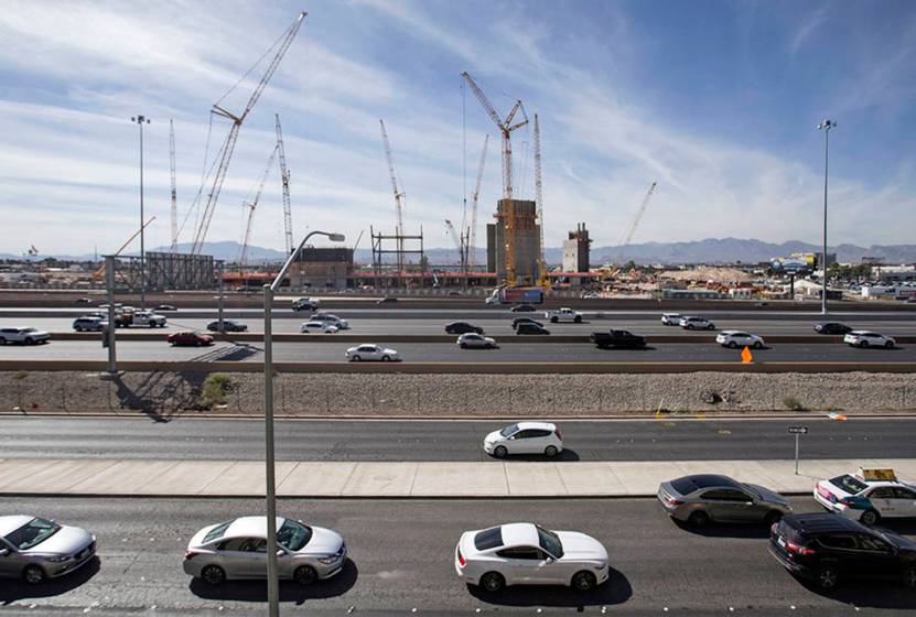 Construction of Las Vegas Raiders stadium starts going vertical | Las