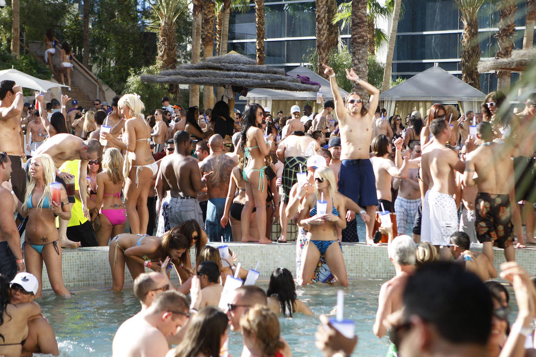 File:Pool party Las Vegas Hard Rock (22235494251).jpg - Wikipedia