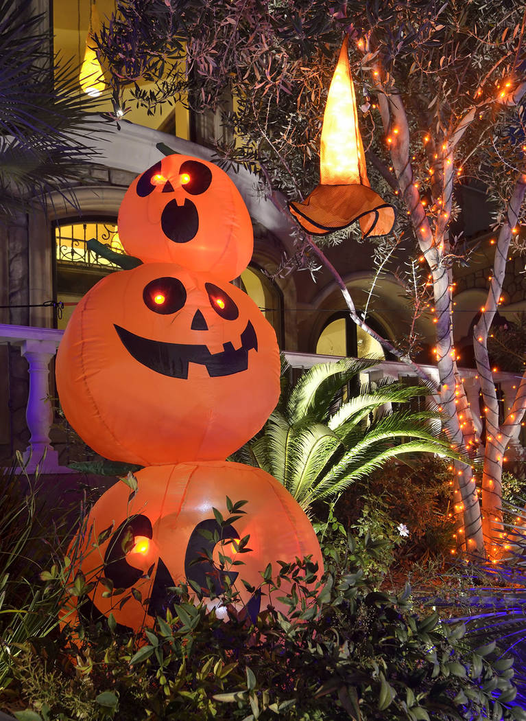 Luxury Las Vegas neighborhood goes all out for Halloween — PHOTOS