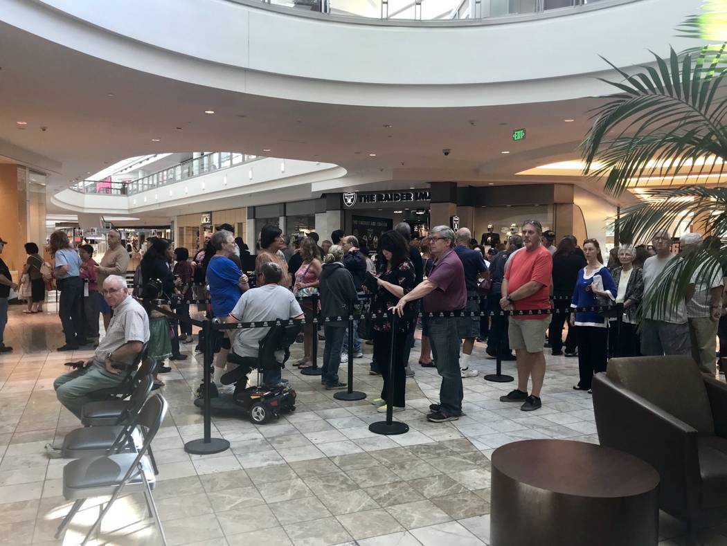 Early voting at the Galleria Mall in Henderson. Natalie Bruzda/ Las Vegas Review-Journal