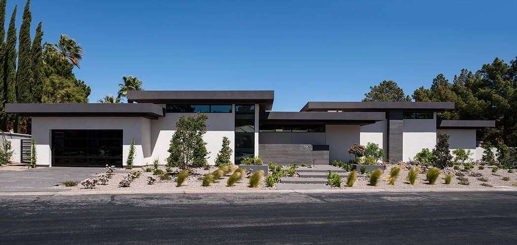 The LEED single-story home measures 8,120 feet and was built on two lots. (Studio g Architecture)