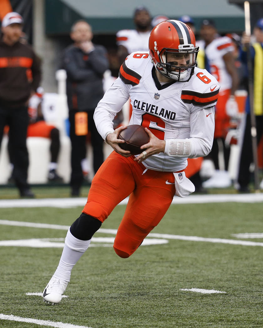 Cleveland Browns quarterback Baker Mayfield runs the ball in the second half of an NFL football game against the Cincinnati Bengals, Sunday, Nov. 25, 2018, in Cincinnati. (AP Photo/Frank Victores)
