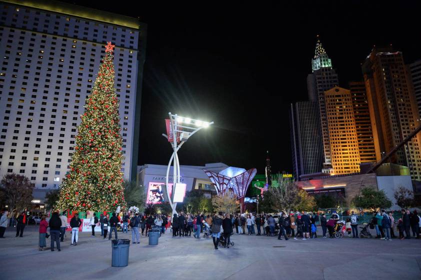 Holiday Experience lights up Las Vegas Strip — PHOTOS Las Vegas