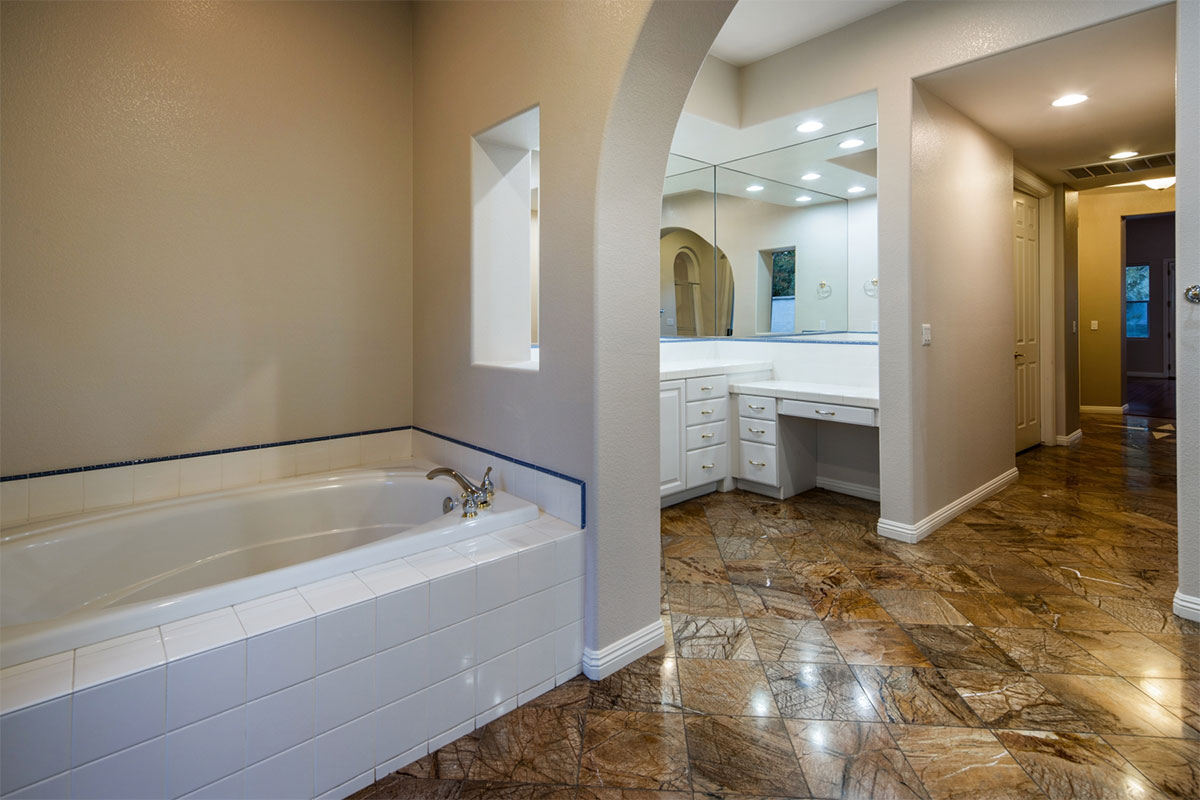 0750-Master-Bathroom_1800x1200_2988992