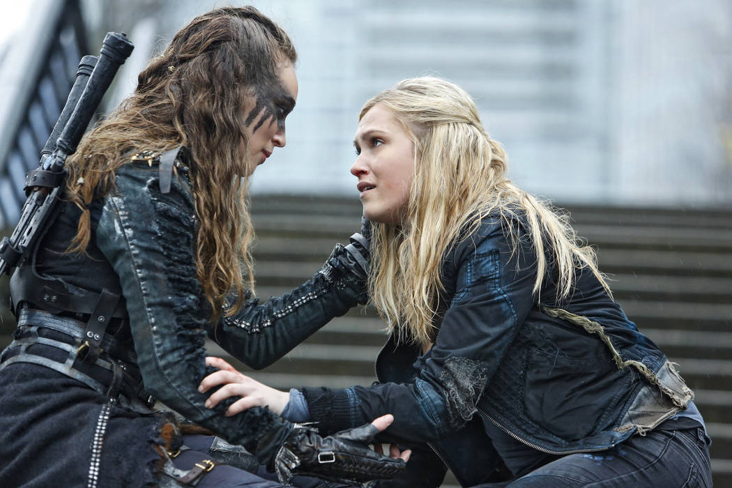 The 100 -- "Perverse Instantiation - Part Two" -- Image HU316a_0115 -- Pictured (L-R): Alycia Debnam-Carey as Lexa and Eliza Taylor as Clarke -- Credit: Bettina Strauss/The CW -- © 2016 The CW Ne ...