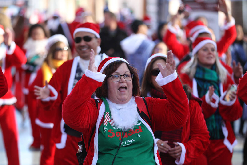 Santa runners bring holiday cheer to downtown Las Vegas — PHOTOS Las