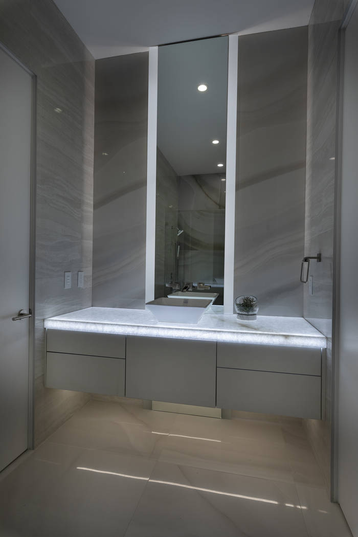 A secondary bath. (Richard Luke Architects)
