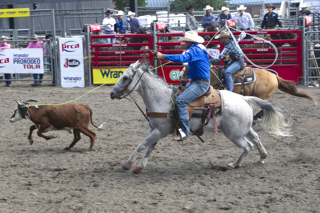 Team roping at NFR can turn rivals into teammates | Las Vegas Review-Journal