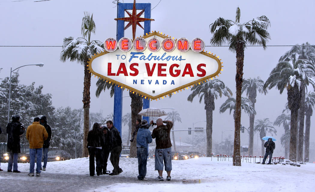 People visit the welcome sign on the Las Vegas Strip to take photos as snow fell in Las Vegas, Dec. 17, 2008. (Las Vegas Review-Journal)