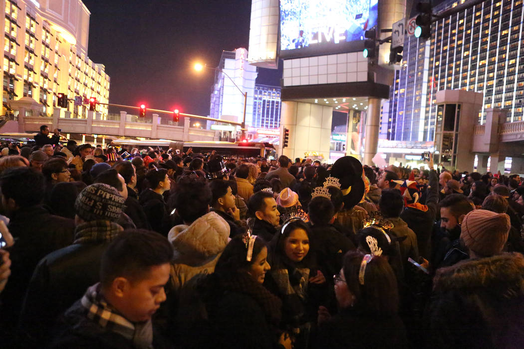 Las Vegas New Year S Eve Crowd Expected To Increase This Year Las Vegas Review Journal