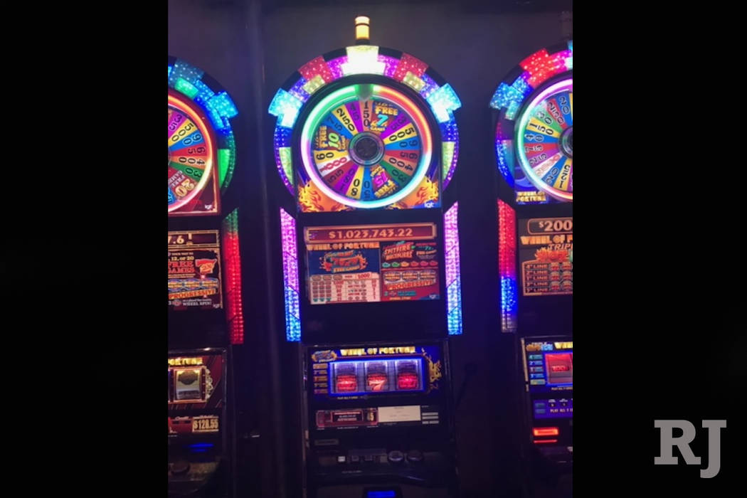 Respin circus slot