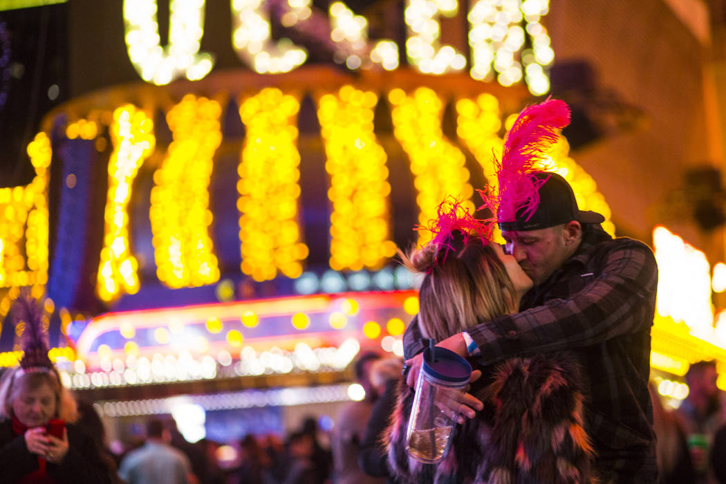 Las Vegas Celebrates The New Year — Photos New Years Eve Las Vegas Entertainment