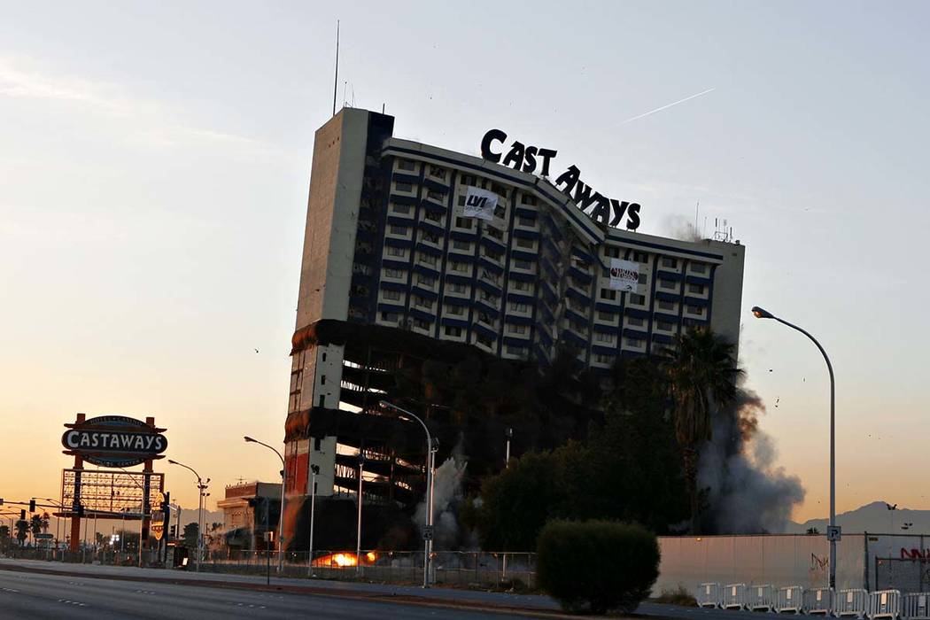 Castaways was imploded 13 years ago in Las Vegas — VIDEO Las Vegas