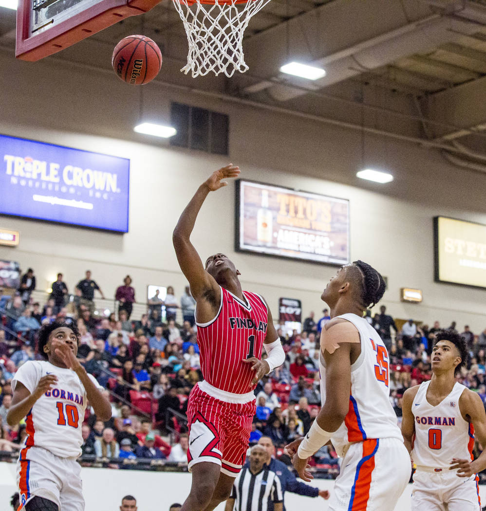 Findlay Prep's TJ Moss (1) lobs the ball toward the hoop as Bishop Gorman's Zaon Collins (1), Jamal Bey (35) and Isaiah Cottrell (0) watch during the Big City Showdown at South Point in Las Vegas ...