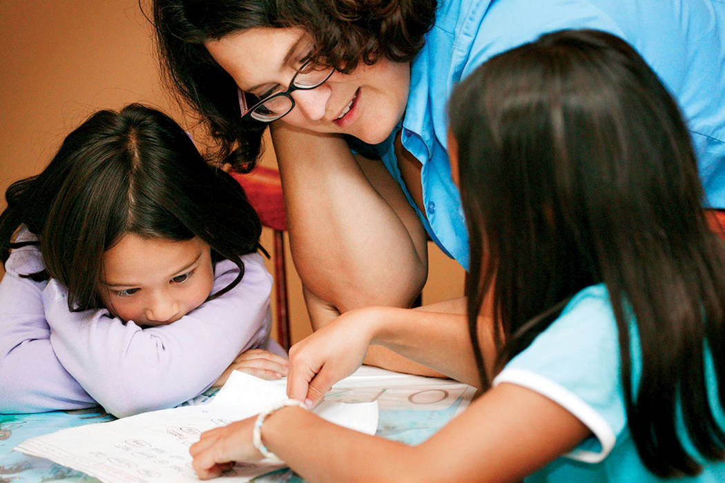 El comienzo del año escolar 2017-2018 ha llegado! A continuación se presentan preguntas y respuestas comunes para el regreso a la escuela, las cuales ayudarán a los padres del CCSD a asegurar q ...