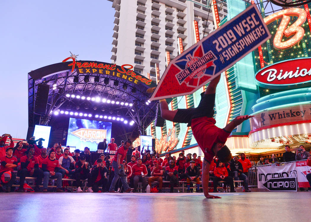 Sign spinners show off their best moves in Las Vegas — VIDEO Downtown