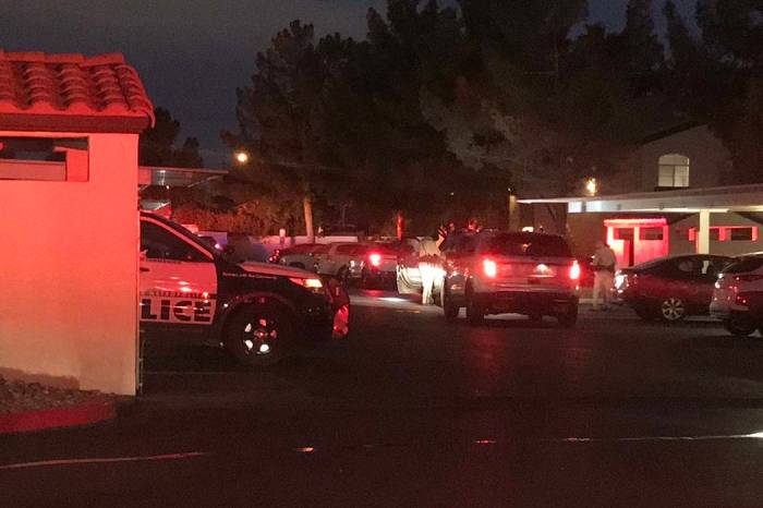 Man Shot During Argument Outside Central Las Vegas Apartment Las Vegas Review Journal