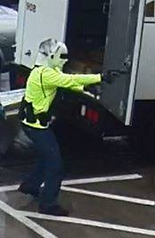 Las Vegas police seek masked man suspected of armed robbery — VIDEO | Las Vegas Review-Journal