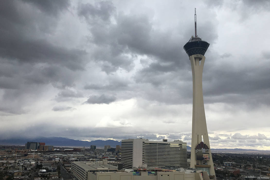 Dark cloud sweeps over the Las Vegas Valley, Sunday, Feb. 17, 2019. (Chitose Suzuki / Las Vegas Review-Journal) @chitosephoto
