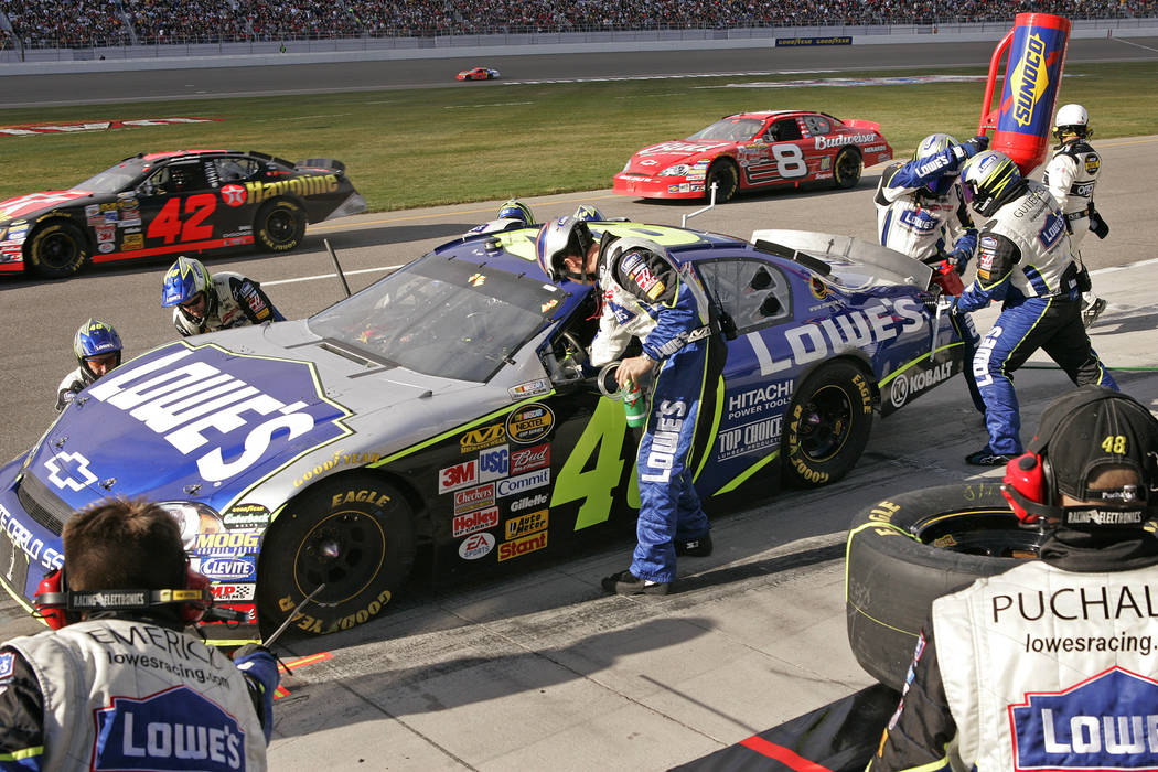 Jimmie Johnson makes a pit stop during the NASCAR Nextel Cup Series UAW-DaimlerChrysler 400 at Las Vegas Motor Speedway Sunday, March 12, 2006. Johnson went on to win the race. (John Locher/Las Ve ...