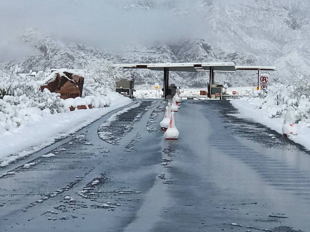 Snow falls on Las Vegas Las Vegas Snow 2019 LVRJ Las Vegas Review