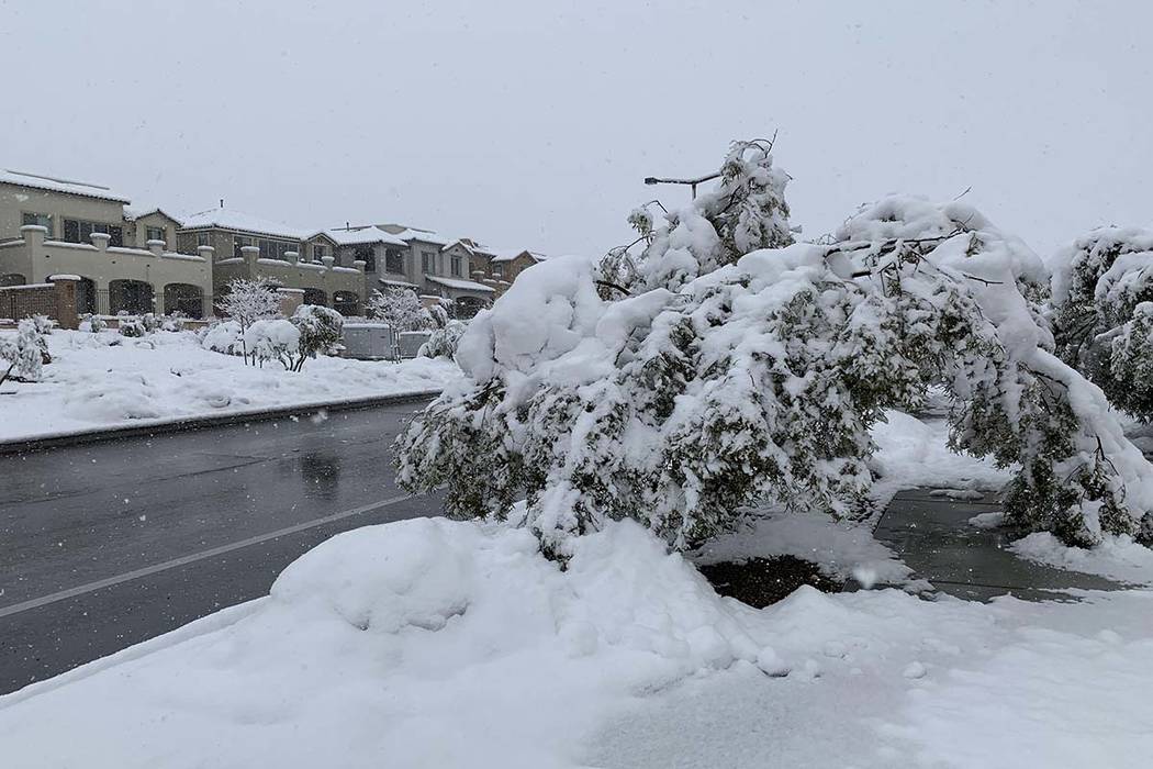 Snow falls on Las Vegas Las Vegas Snow 2019 LVRJ Las Vegas Review
