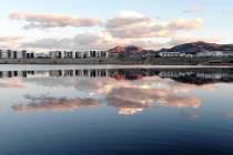 A view of the lake at Cornerstone Park in Henderson, Feb. 16, 2019. (Michael Quine/Las Vegas Review-Journal) @Vegas88s