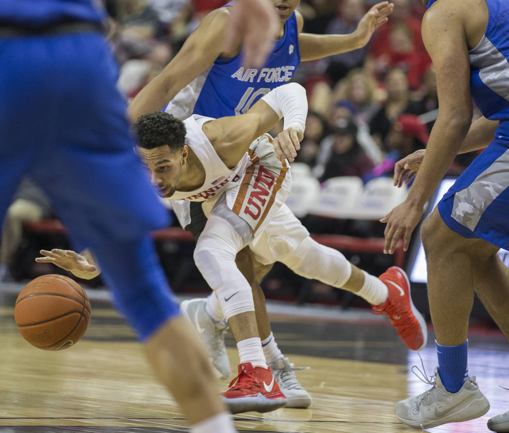 UNLV senior guard Noah Robotham (5) drives past Air Force defenders in the second half on Tuesday, Feb. 12, 2019, at the Thomas & Mack Center, in Las Vegas. Review-Journal) @BenjaminHphoto