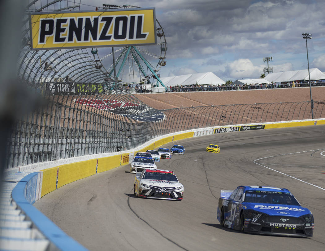 Ricky Stenhouse Jr. (17) leads a pack of racers during the Monster Energy NASCAR Cup Series Pennzoil 400 on Sunday, March 3, 2019, at Las Vegas Motor Speedway, in Las Vegas. (Benjamin Hager Review ...