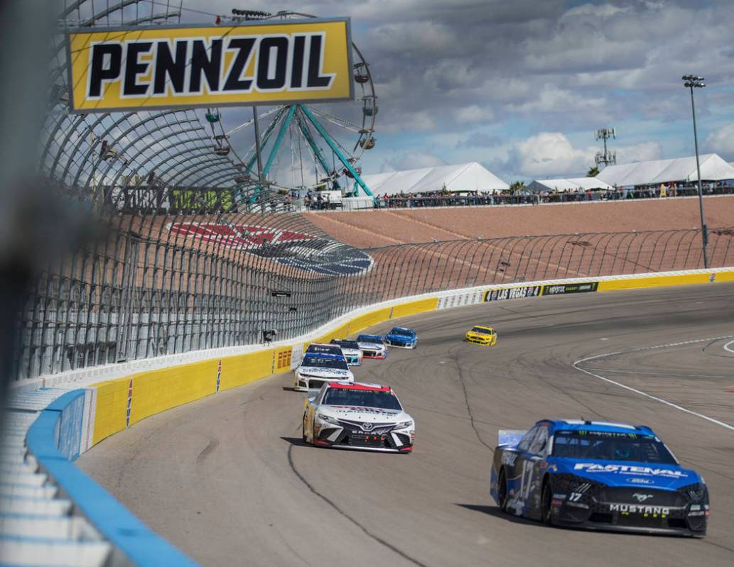 Ricky Stenhouse Jr. (17) leads a pack of racers during the Monster Energy NASCAR Cup Series Pennzoil 400 on Sunday, March 3, 2019, at Las Vegas Motor Speedway, in Las Vegas. (Benjamin Hager Review ...