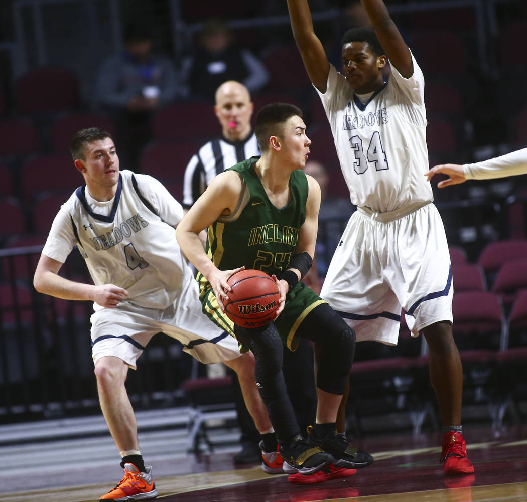 Incline's TT Valosek (24) moves the ball against The Meadows' Joe Epstein (4) and Obinna Ezeanolue (34) during the second half of the Class 2A boys basketball state championship game at the Orlean ...