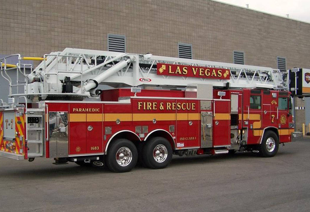 Woman suffers burn injuries, dog dies in east Las Vegas fire | Las Vegas Review-Journal