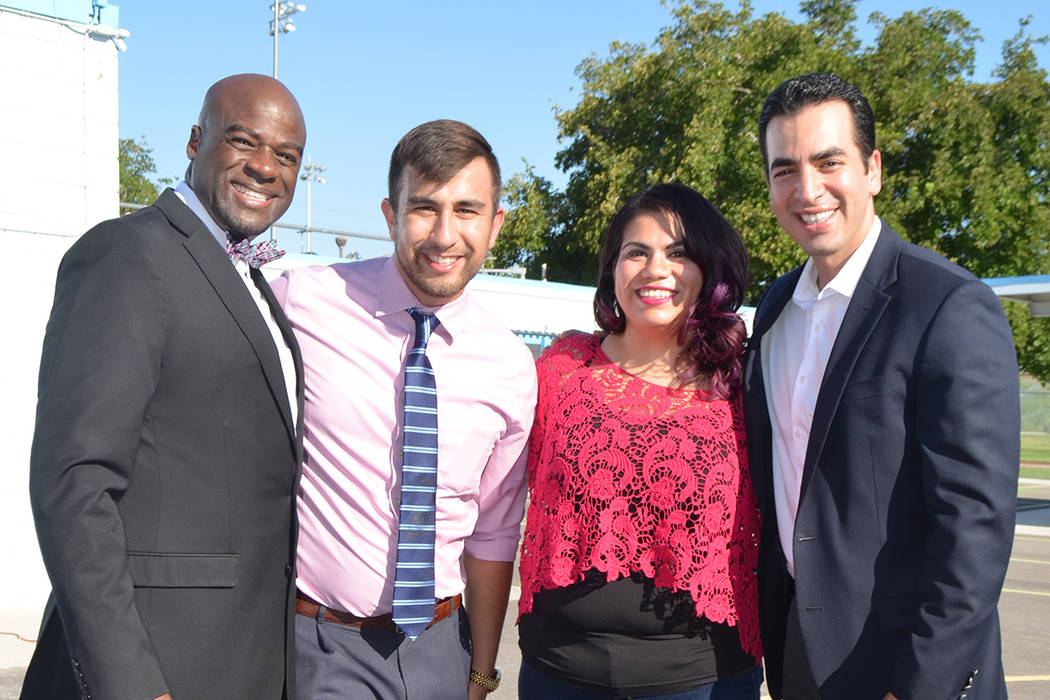 De izquierda Senador Kelvin Atkinson, Michael Flores, Astrid Silva y senador Rubén Kihuen durante el evento escolar. Foto El Tiempo