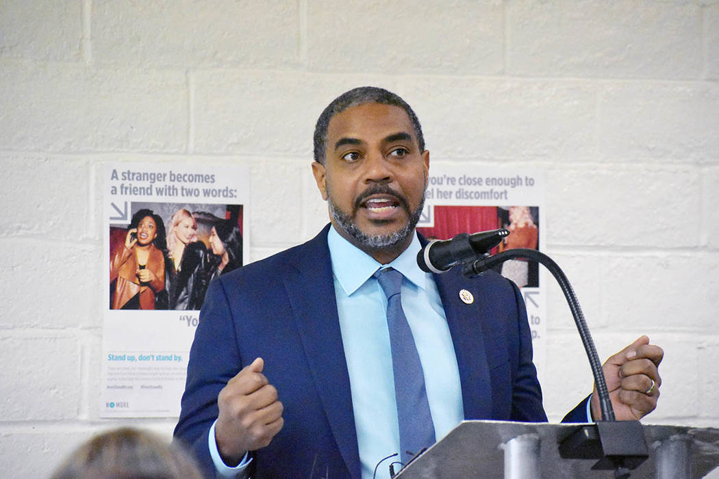 El congresista Steven Horsford visitó el nuevo y más grande Centro de Crisis por Violaciones en Las Vegas para una ceremonia de corte de listón y conmemorar su expansión de servicios al client ...