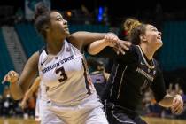 Oregon State junior guard Madison Washington (3), a Las Vegas native and Bishop Gorman graduate, fights for a rebound with Washington forward Hannah Johnson (1) in the first quarter during the Bea ...