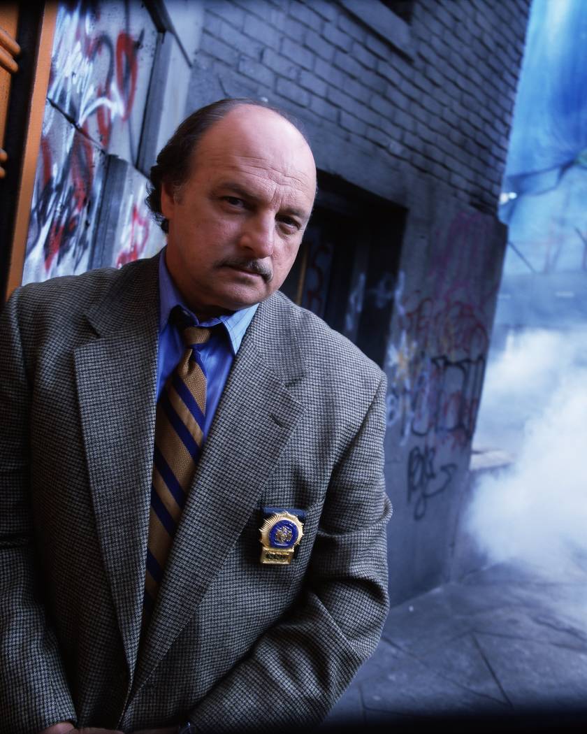 FILE*** NYPD Blue: Dennis Franz 64703 (10/23-4/00) NYPD BLUE - GALLERY DENNIS FRANZ Photographer: BOB DÕ AMICO