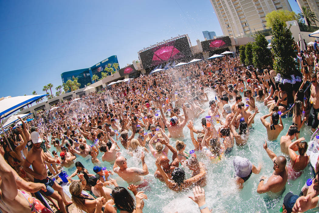 THE PARTY AT WET REPUBLIC ULTRA POOL AT MGM GRAND IN LAS VEGAS!! — Steemit