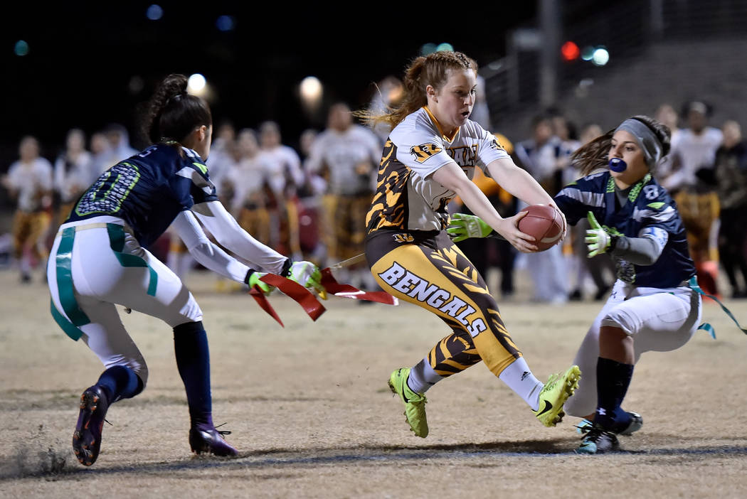 Bonanza's Charlene Beck (7) carries the ball for a touchdown against Green Valley during Class ...