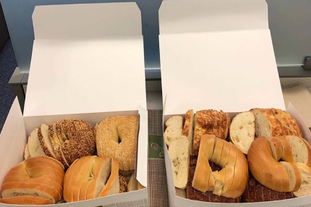 Sliced bagels cause uproar. (Alek Krautman/Twitter)