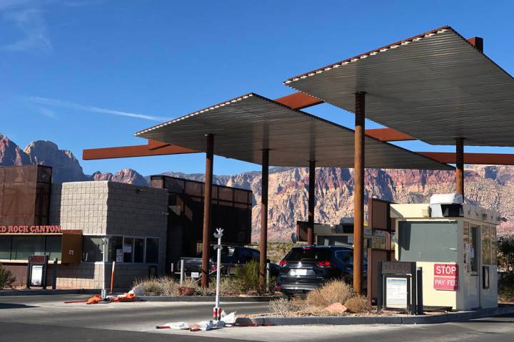 Guests enter the scenic loop at Red Rock National Conservation Area on Saturday, Dec. 22, 2018. ...