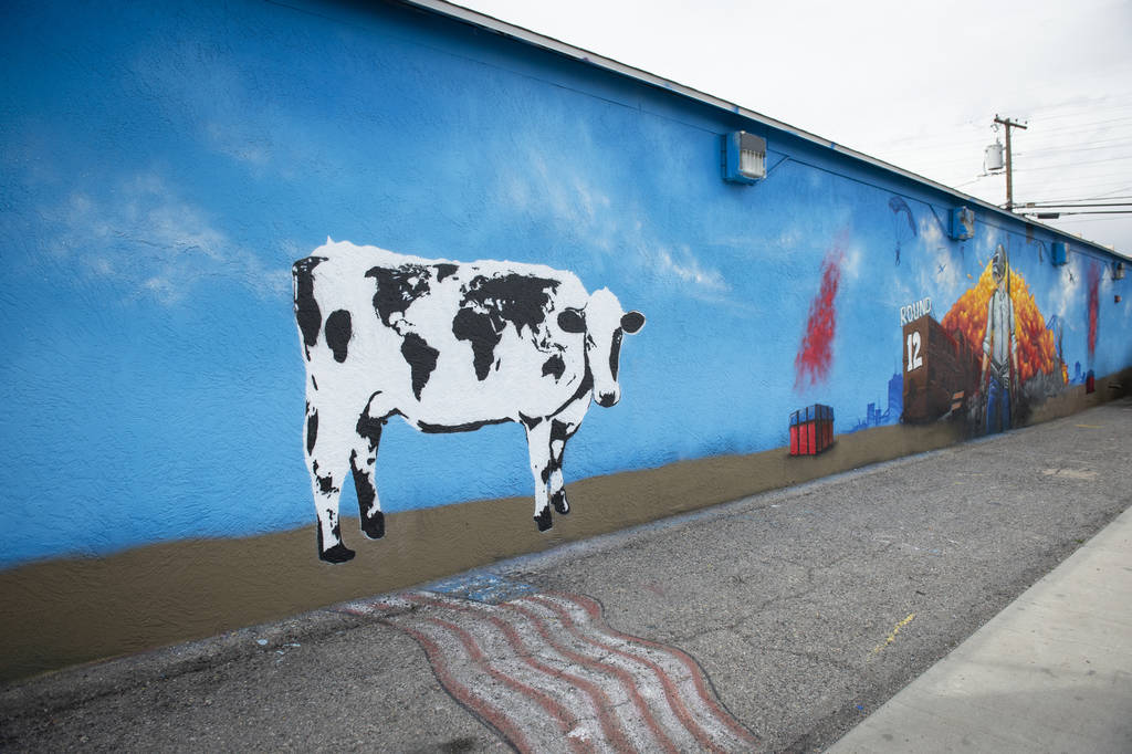 The "World Cow" created by DJ Barry is now completed, which is located on the wall of ...