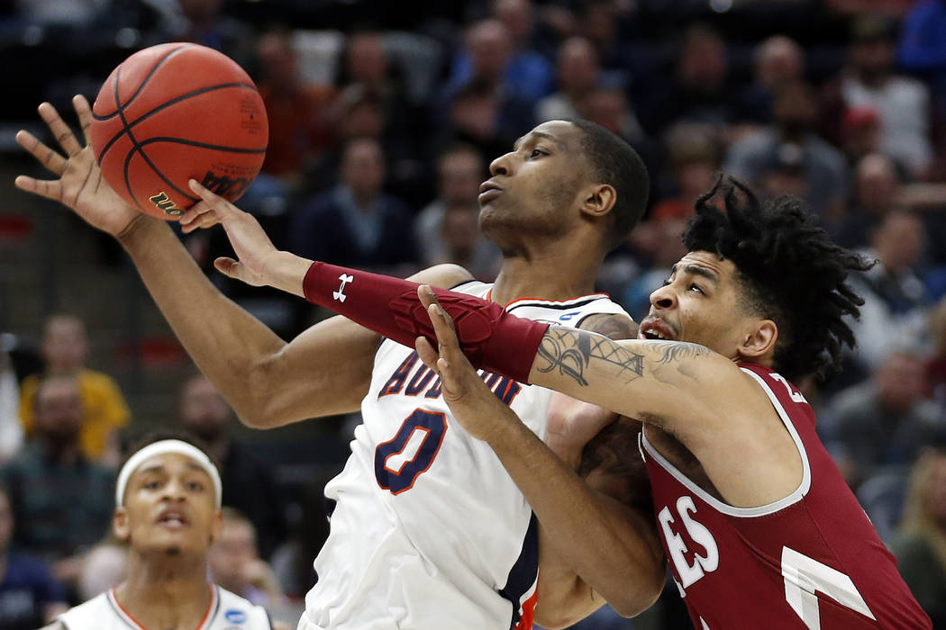 Auburn's forward Horace Spencer (0) and New Mexico State guard JoJo Zamora (4) battle for a reb ...