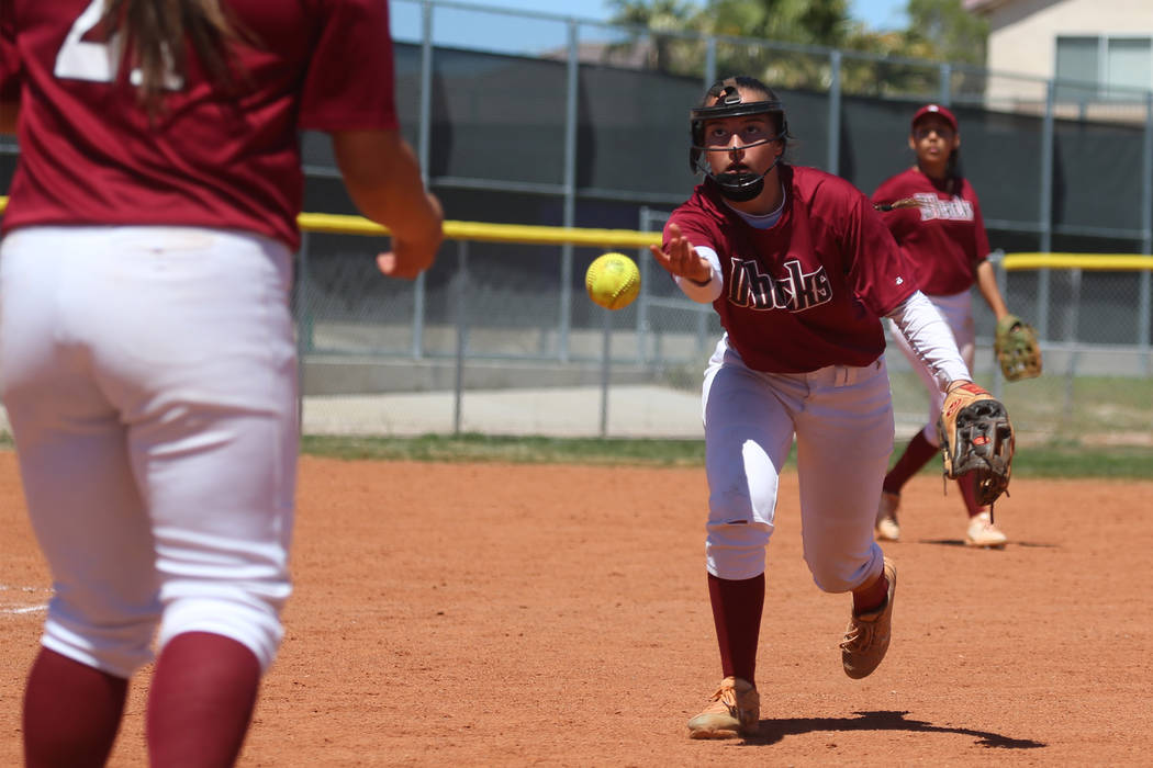 Desert Oasis Alexus Marquez (42) throws the ball to first basemen Meaghan McInerney (21) for an ...