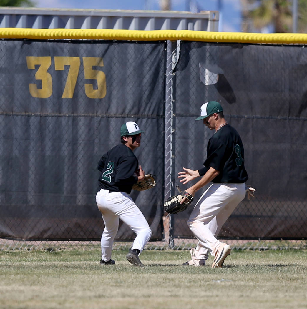 Palo Verde left fielder Matthew Minkoff (2) brings in a Basic fly ball in front of center field ...