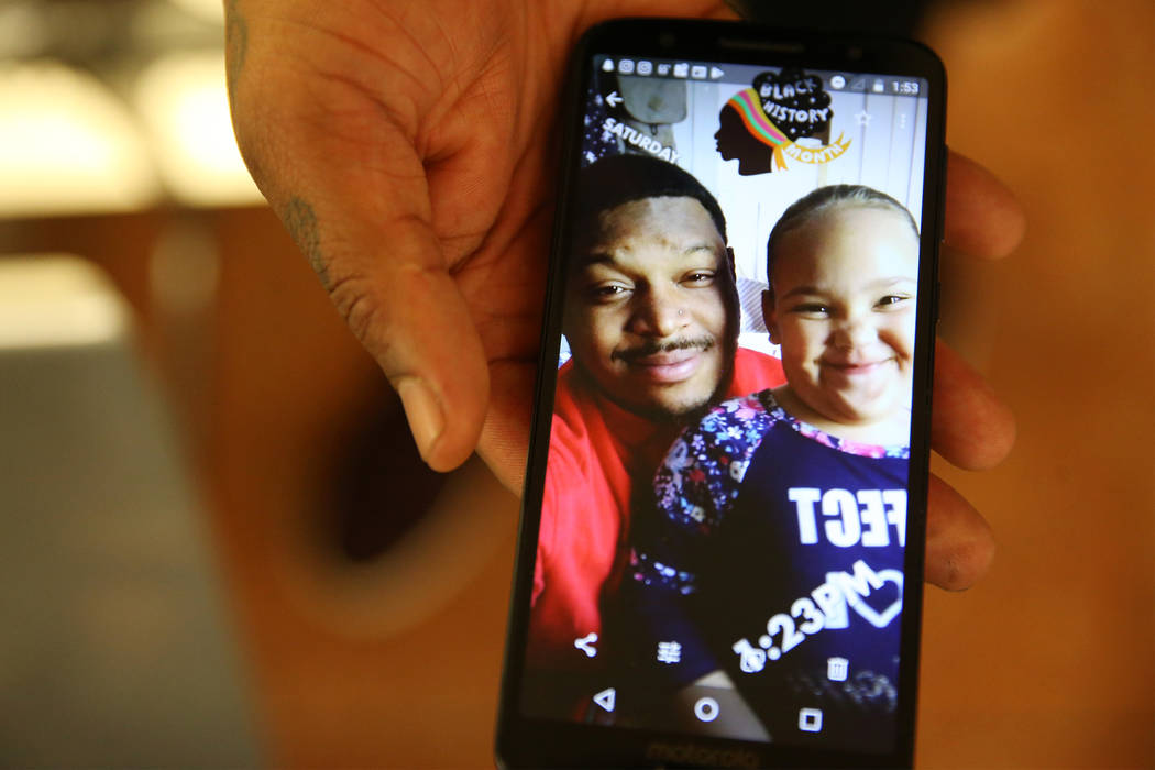 Danaun Davis shows a picture of his daughter La'Rayah, 5, at the Regional Justice Center in Las ...