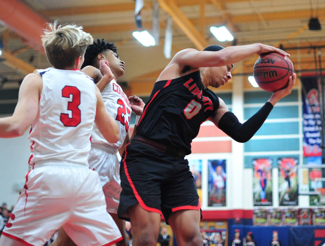 Liberty's Julian Strawther (0) pulls down a rebound in the third quarter of a game between Coro ...