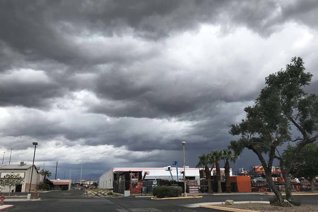 Severe weather moves into Las Vegas Valley, April 29, 2019. (Blake Apgar/Las Vegas Review-Journal)